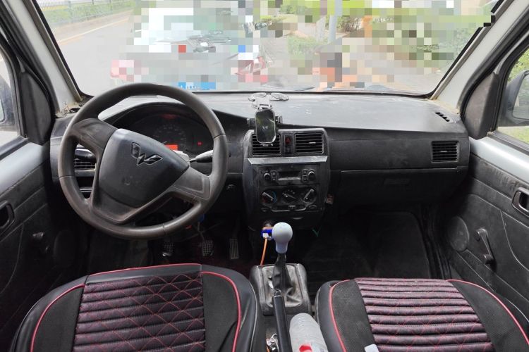Used Wuling Rongguang 2012 1.5L Extended Basic Version Center Console