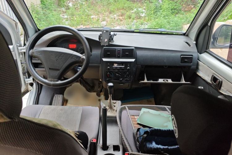 Used Wuling Rongguang 2012 1.5L Extended Basic Version Center Console