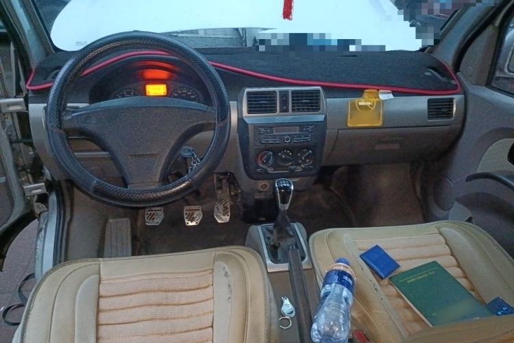 Used Wuling Rongguang 2012 1.5L Extended Basic Version Center Console