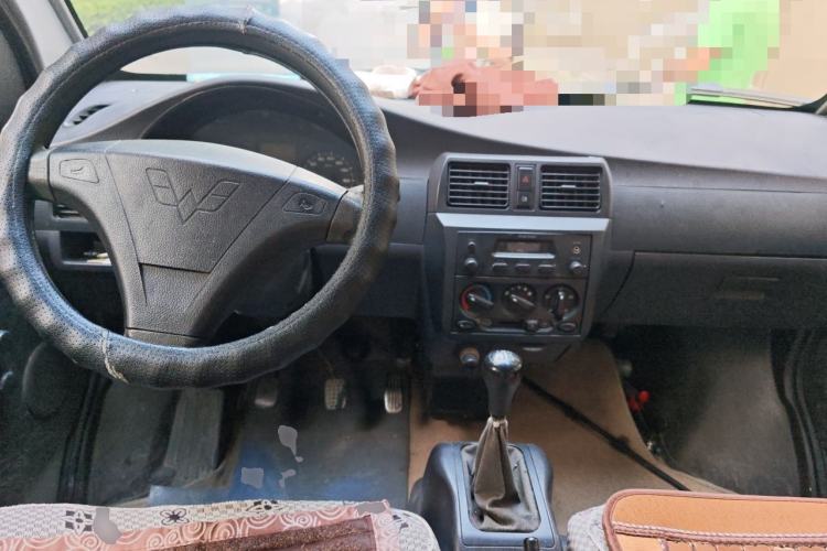 Used Wuling Rongguang 2012 1.2L Extended Basic Version LJY Center Console