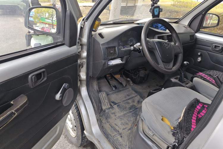 Used Wuling Rongguang 2012 1.2L Extended Basic Version LJY Driver Seat