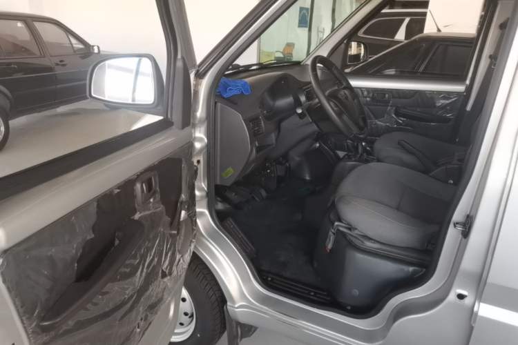 Used Wuling Rongguang 2012 1.5L Extended Basic Version Driver Seat