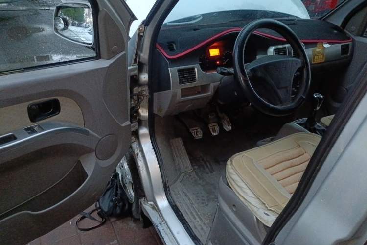 Used Wuling Rongguang 2012 1.5L Extended Basic Version Driver Seat