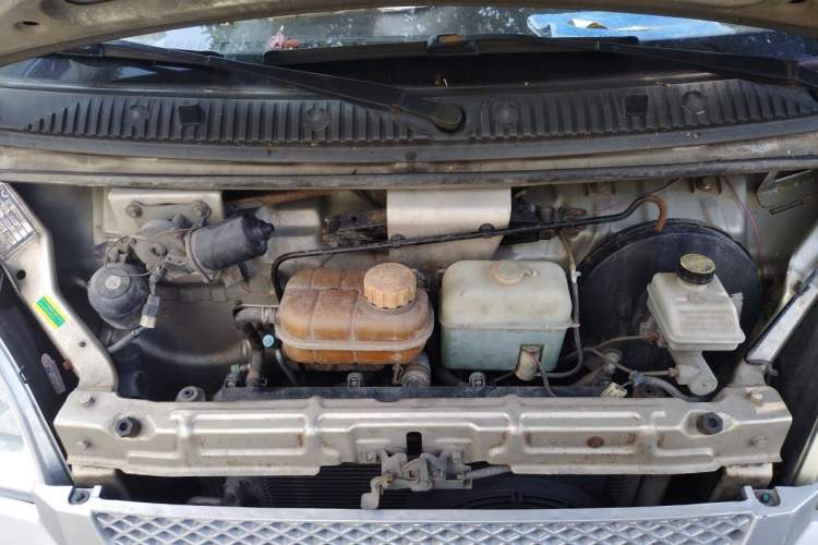 Used Wuling Rongguang 2012 1.5L Extended Basic Version Engine Bay