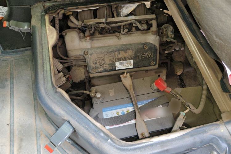 Used Wuling Rongguang 2012 1.2L Extended Basic Version LJY Engine Bay