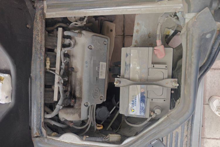 Used Wuling Rongguang 2012 1.2L Extended Basic Version LJY Engine Bay