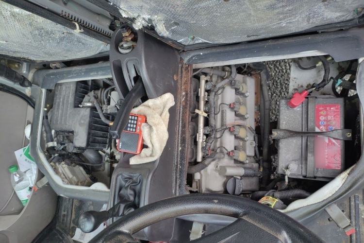 Used Wuling Rongguang 2012 1.5L Extended Basic Version Engine Bay