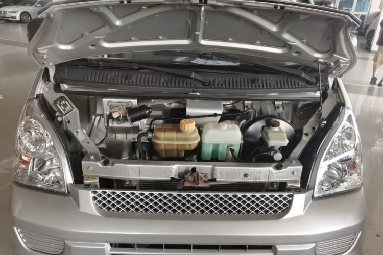 Used Wuling Rongguang 2012 1.5L Extended Basic Version Engine Bay