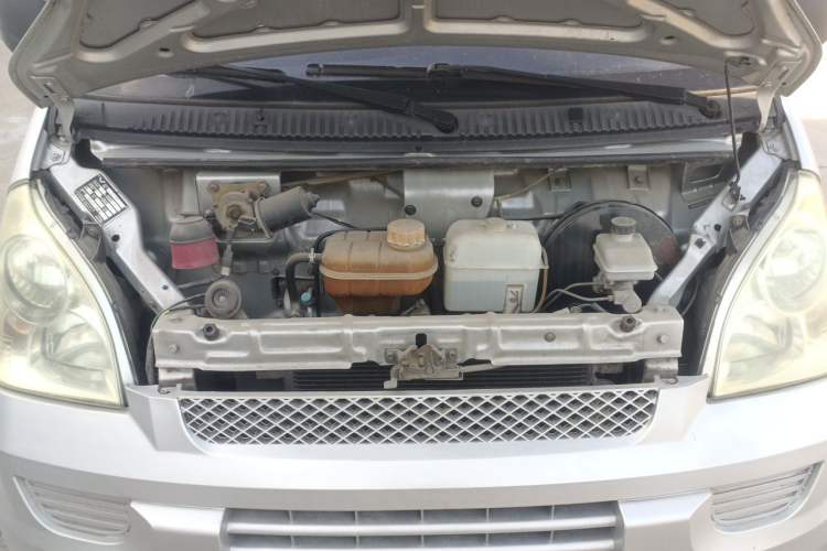 Used Wuling Rongguang 2012 1.5L Extended Basic Version Engine Bay