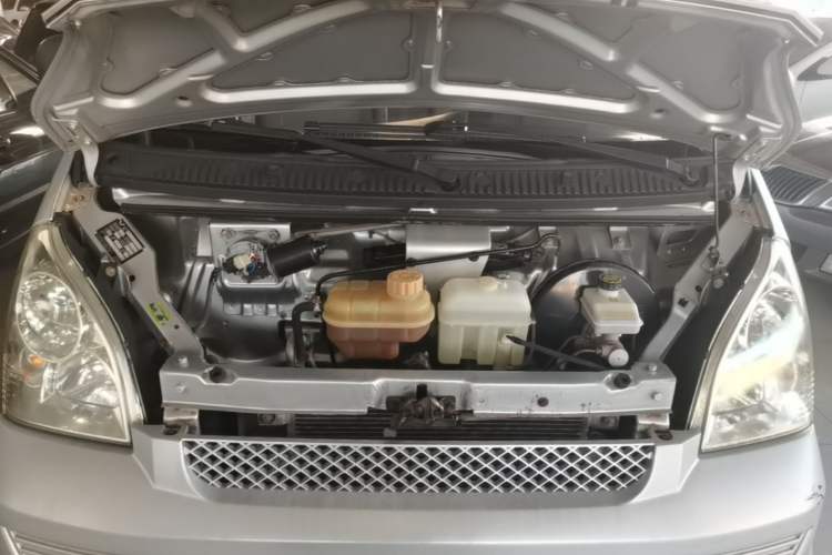 Used Wuling Rongguang 2012 1.5L Extended Basic Version Engine Bay