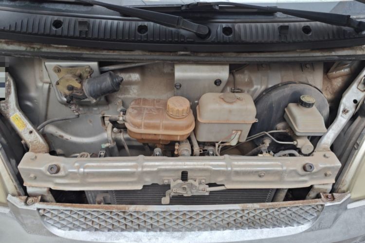 Used Wuling Rongguang 2012 1.5L Extended Basic Version Engine Bay
