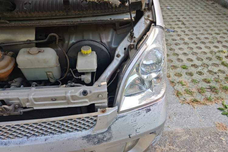 Used Wuling Rongguang 2012 1.5L Extended Standard Version Engine Bay Left