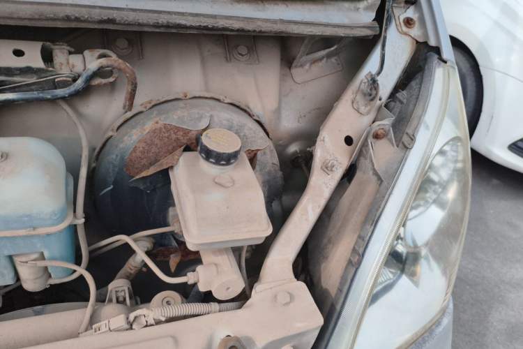 Used Wuling Rongguang 2012 1.2L Extended Basic Version LJY Engine Bay Left