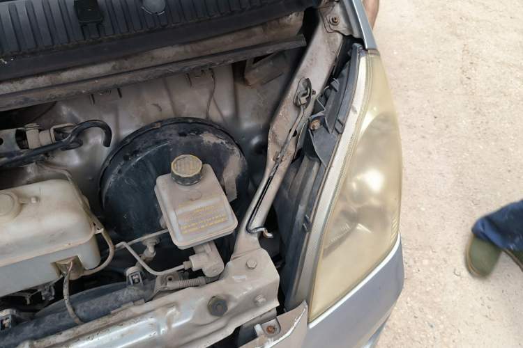 Used Wuling Rongguang 2012 1.2L Extended Basic Version LJY Engine Bay Left
