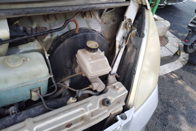 Used Wuling Rongguang 2012 1.5L Extended Basic Version Engine Bay Left