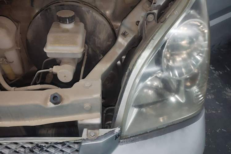 Used Wuling Rongguang 2012 1.5L Extended Basic Version Engine Bay Left