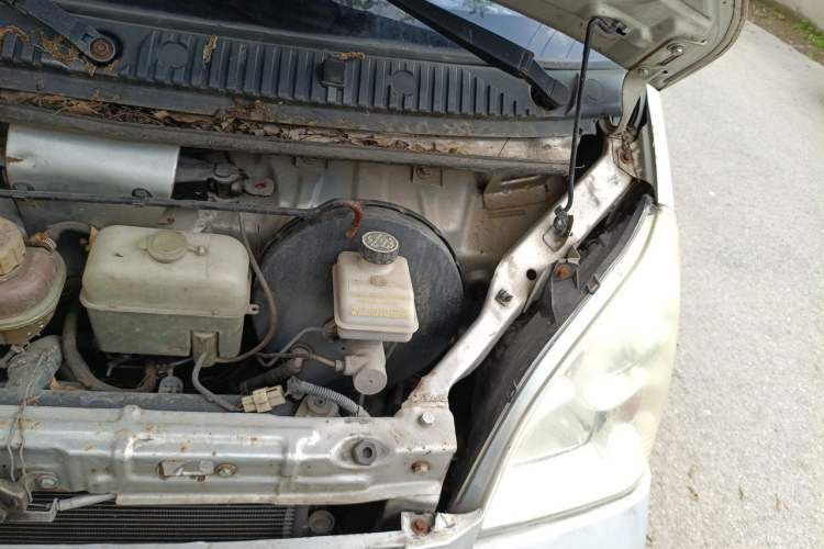 Used Wuling Rongguang 2012 1.5L Extended Standard Version Engine Bay Left