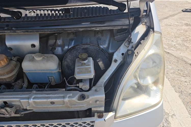 Used Wuling Rongguang 2012 1.2L Extended Basic Version LJY Engine Bay Left