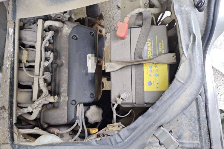 Used Wuling Rongguang 2012 1.2L Extended Basic Version LJY Engine Bay Left