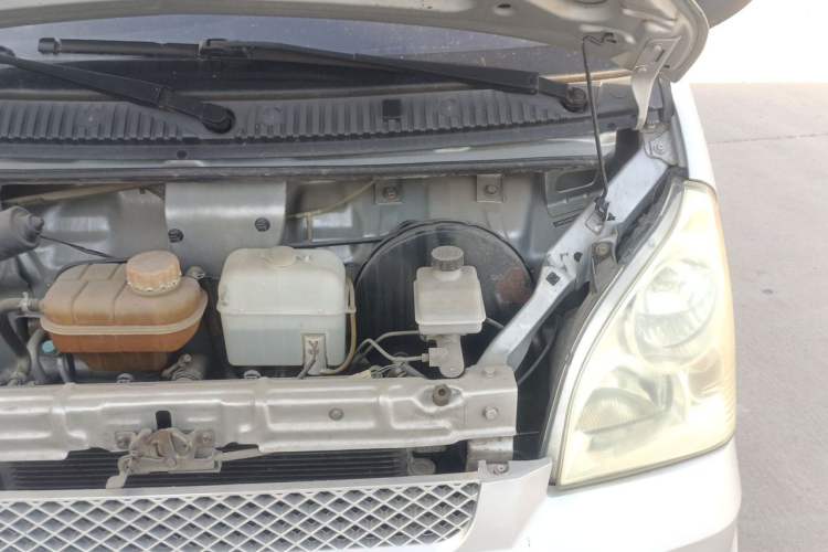 Used Wuling Rongguang 2012 1.5L Extended Basic Version Engine Bay Left