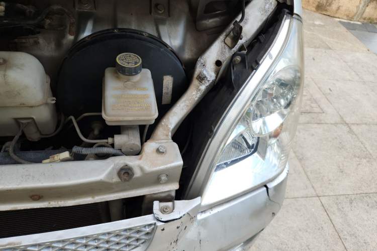 Used Wuling Rongguang 2012 1.2L Extended Basic Version LJY Engine Bay Left