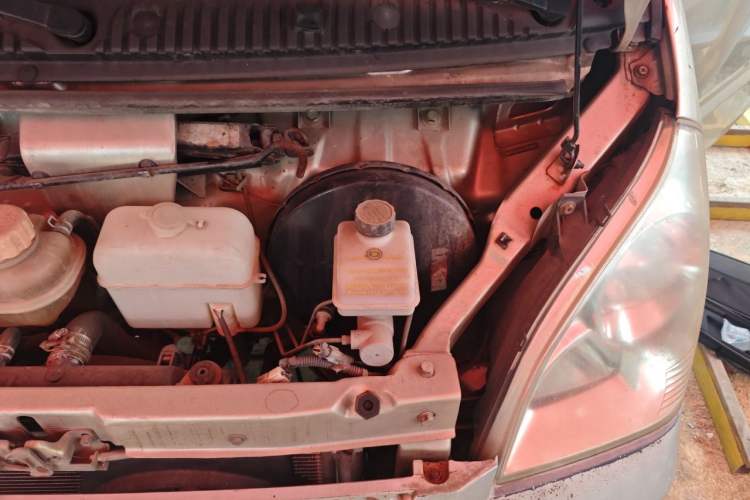 Used Wuling Rongguang 2012 1.2L Extended Basic Version LJY Engine Bay Left