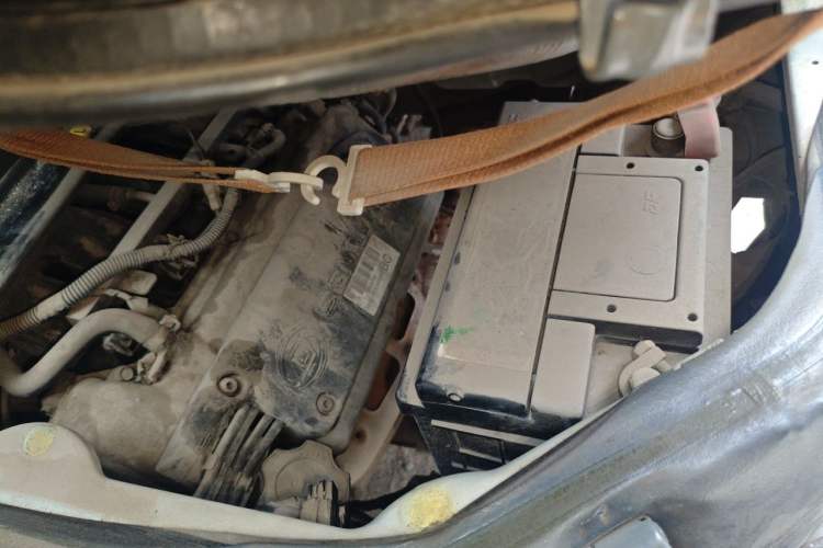Used Wuling Rongguang 2012 1.2L Extended Basic Version LJY Engine Bay Left