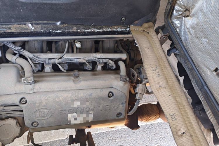 Used Wuling Rongguang  Engine Bay Left