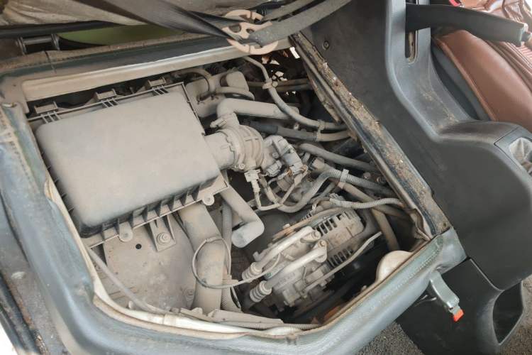 Used Wuling Rongguang 2012 1.2L Extended Basic Version LJY Engine Bay Left