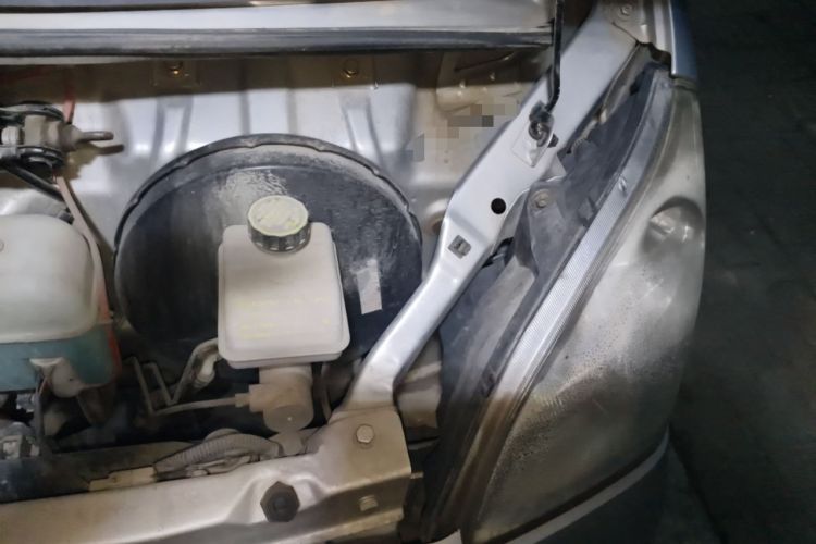 Used Wuling Rongguang 2012 1.5L Extended Basic Version Engine Bay Left
