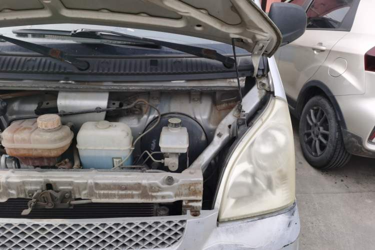 Used Wuling Rongguang 2012 1.2L Extended Basic Version LJY Engine Bay Left