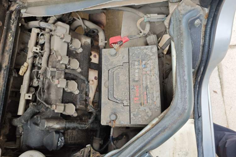 Used Wuling Rongguang 2012 1.5L Extended Basic Version Engine Bay Left