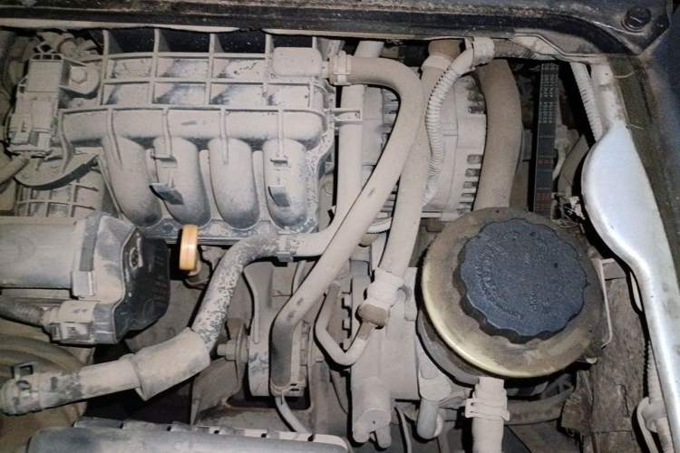 Used Wuling Rongguang 2012 1.5L Extended Basic Version Engine Bay Left