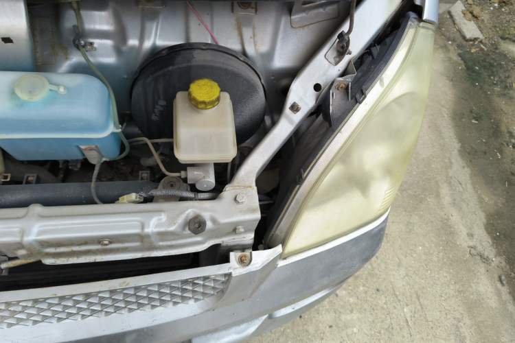 Used Wuling Rongguang 2012 1.2L Extended Basic Version LJY Engine Bay Left