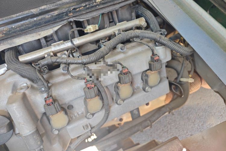 Used Wuling Rongguang 2012 1.5L Extended Basic Version Engine Bay Left
