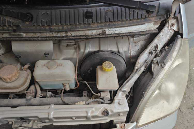 Used Wuling Rongguang 2012 1.2L Extended Basic Version LJY Engine Bay Left