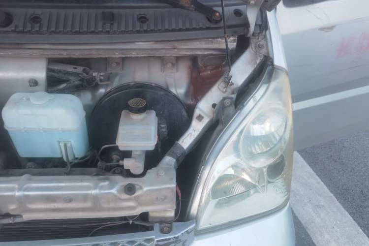 Used Wuling Rongguang 2012 1.5L Extended Basic Version Engine Bay Left