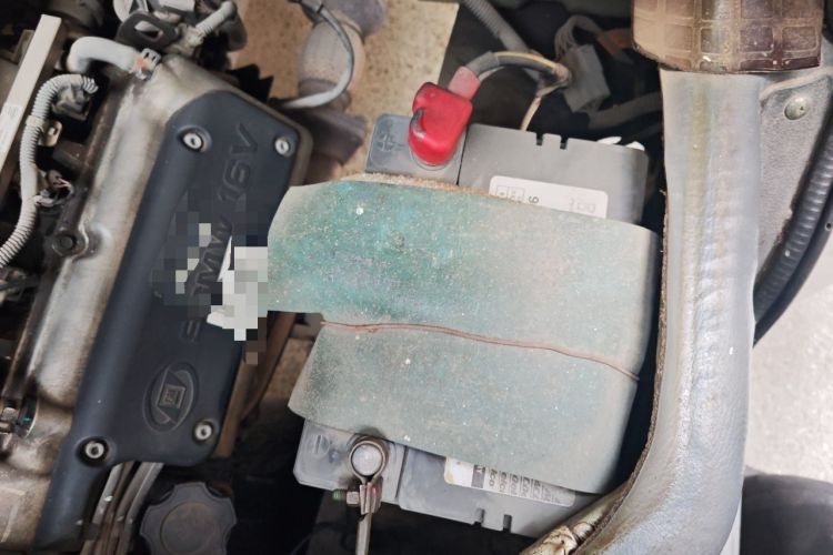 Used Wuling Rongguang 2012 1.2L Extended Basic Version LJY Engine Bay Left