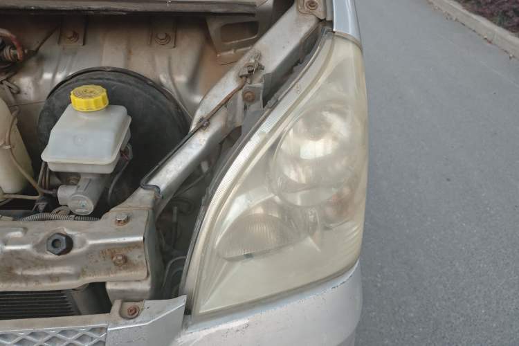Used Wuling Rongguang 2012 1.2L Extended Basic Version LJY Engine Bay Left