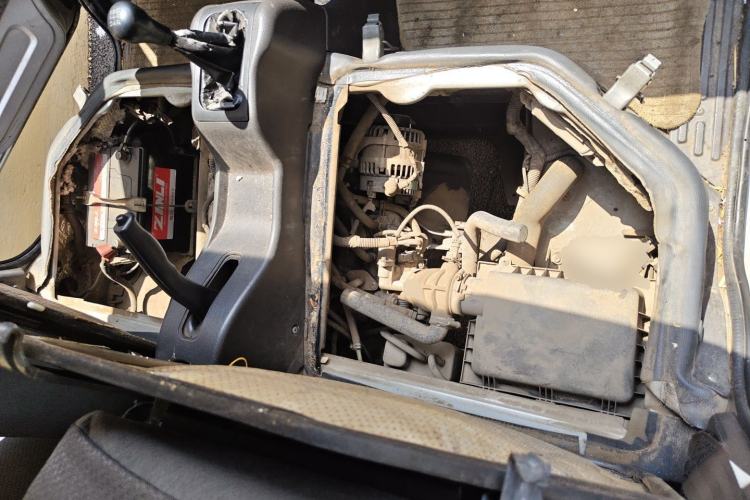 Used Wuling Rongguang 2012 1.2L Extended Basic Version LJY Engine Bay