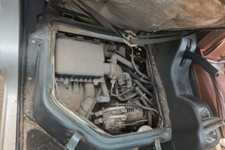 Used Wuling Rongguang 2012 1.2L Extended Basic Version LJY Engine Bay