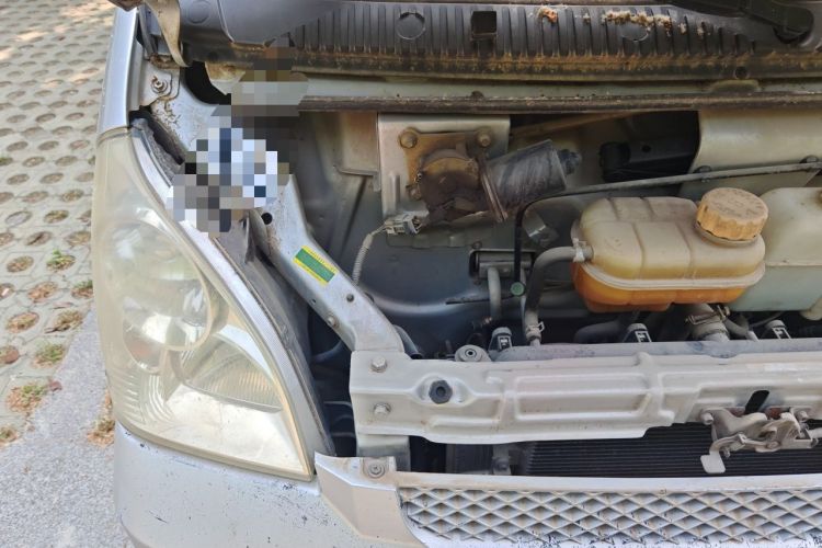 Used Wuling Rongguang 2012 1.5L Extended Standard Version Engine Bay Right
