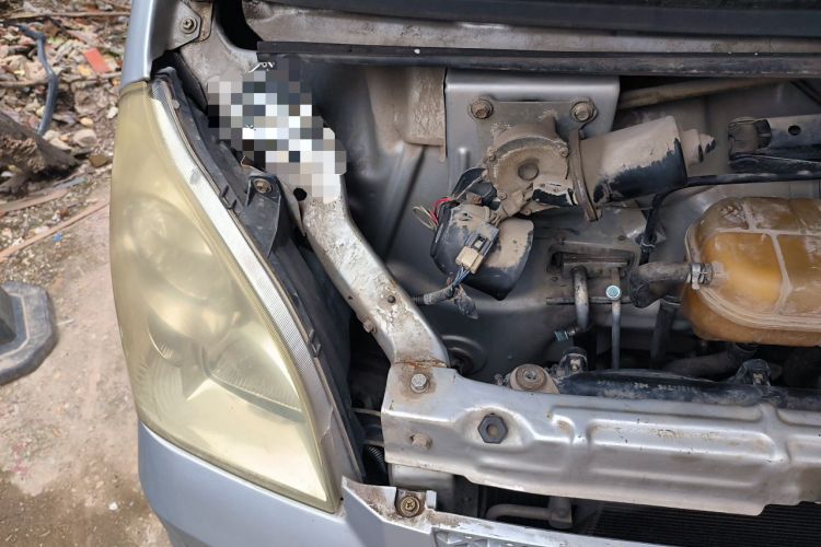 Used Wuling Rongguang 2012 1.2L Extended Basic Version LJY Engine Bay Right