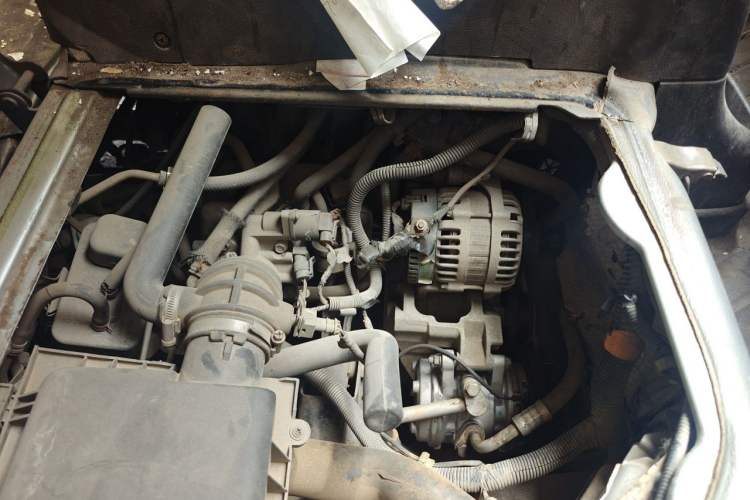 Used Wuling Rongguang 2012 1.2L Extended Basic Version LJY Engine Bay Right