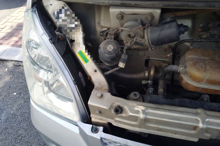 Used Wuling Rongguang 2012 1.5L Extended Basic Version Engine Bay Right