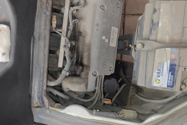 Used Wuling Rongguang 2012 1.2L Extended Basic Version LJY Engine Bay Right