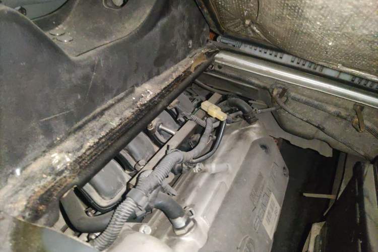 Used Wuling Rongguang 2012 1.2L Extended Basic Version LJY Engine Bay Right