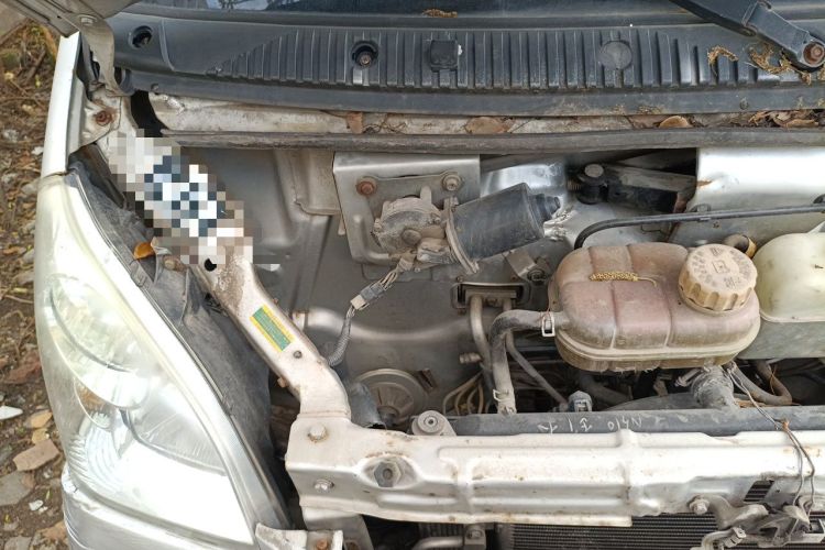 Used Wuling Rongguang 2012 1.5L Extended Standard Version Engine Bay Right