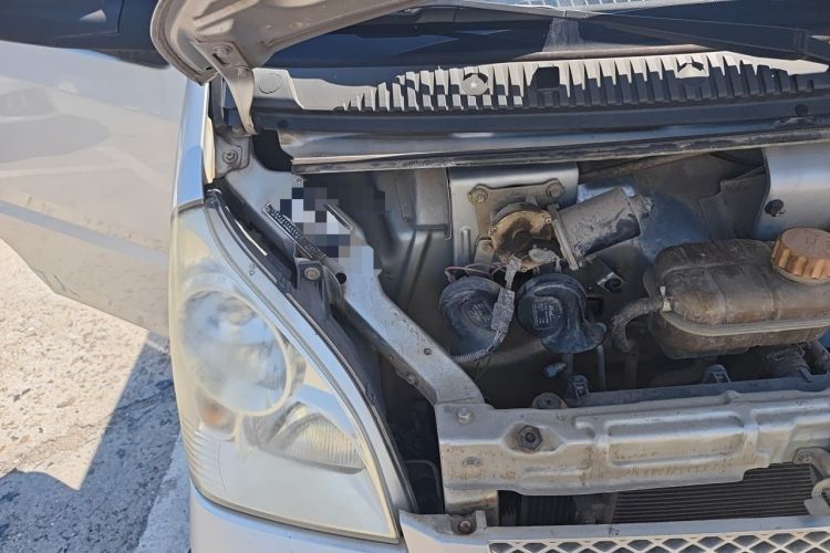 Used Wuling Rongguang 2012 1.2L Extended Basic Version LJY Engine Bay Right
