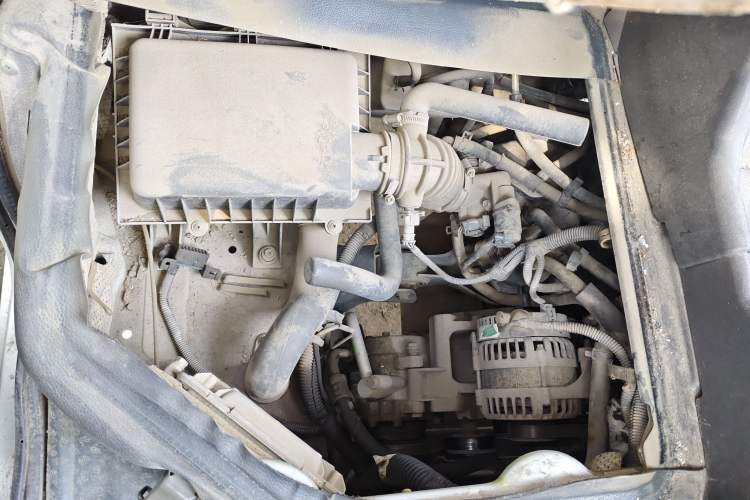 Used Wuling Rongguang 2012 1.2L Extended Basic Version LJY Engine Bay Right